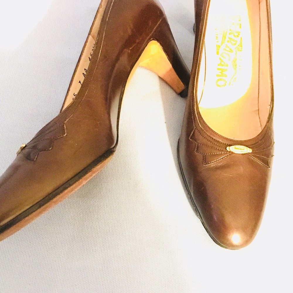 VINTAGE SALVATORE FERRAGAMO BROWN LOW PUMP